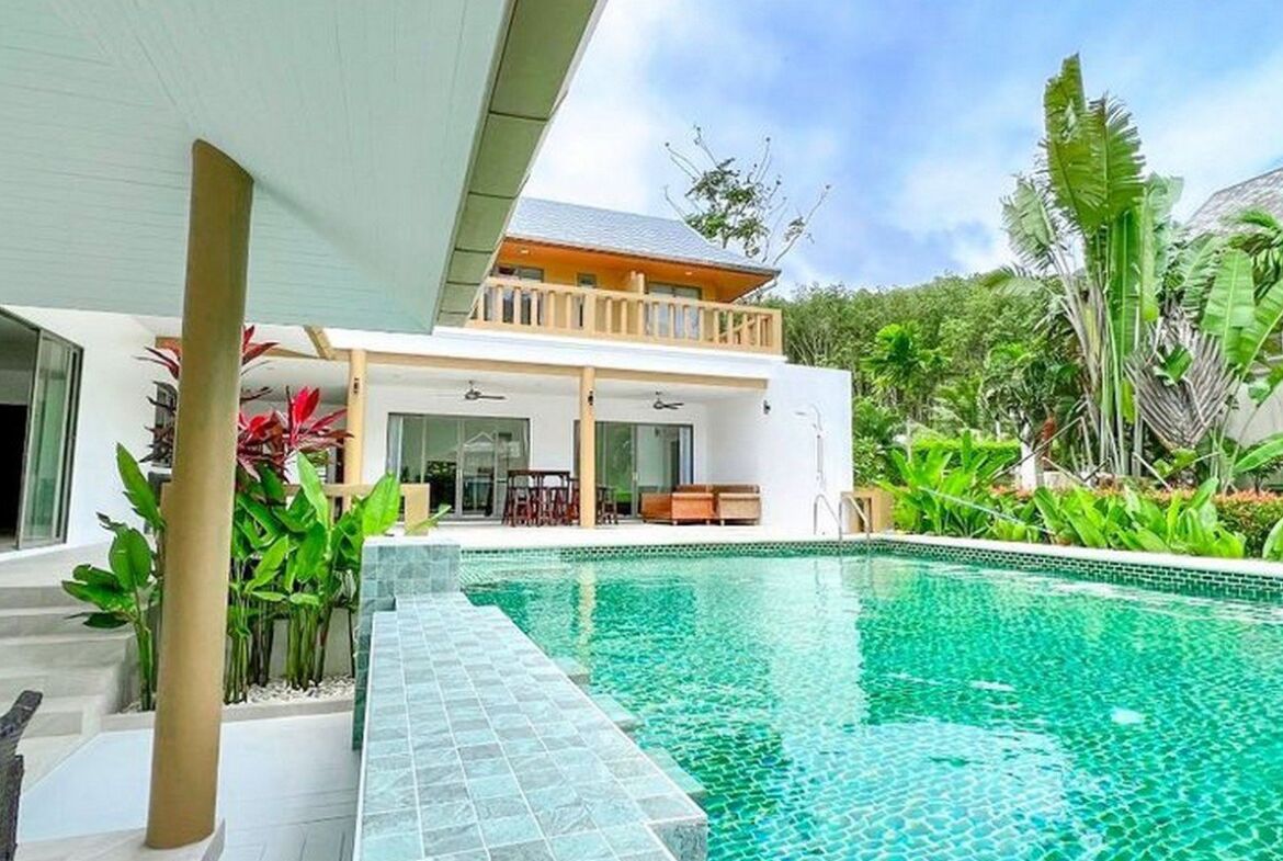 Grand Lakeside House in Nai Thon