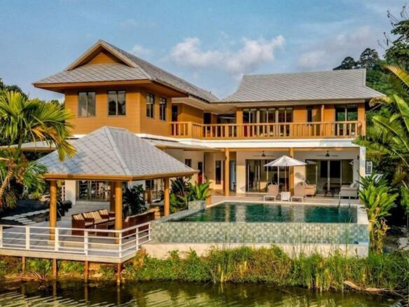 Grand Lakeside House in Nai Thon