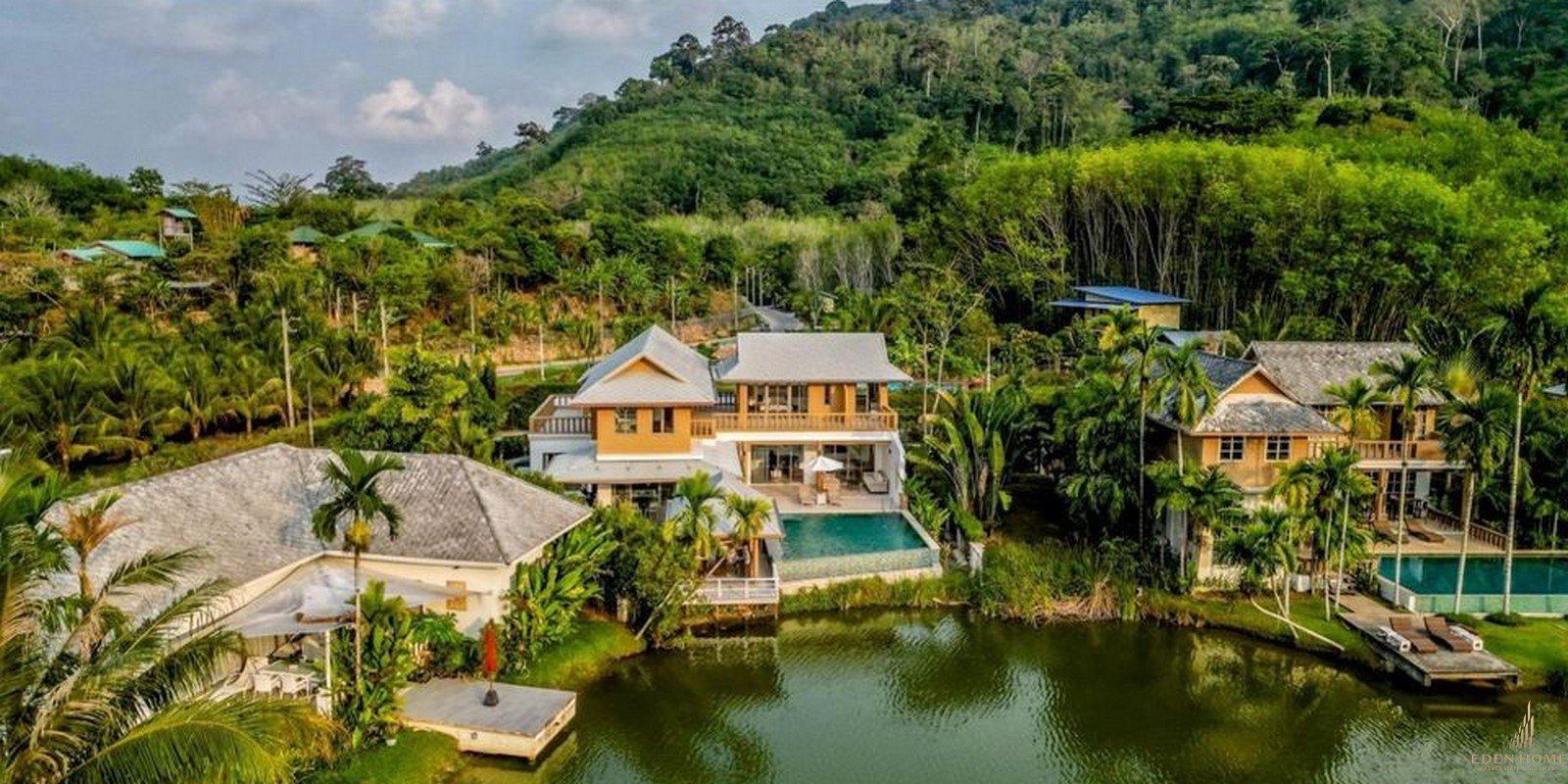 Grand Lakeside House in Nai Thon