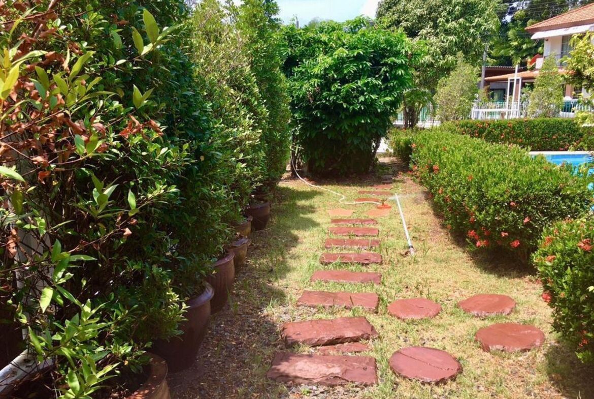 Cozy Pool House in Chalong
