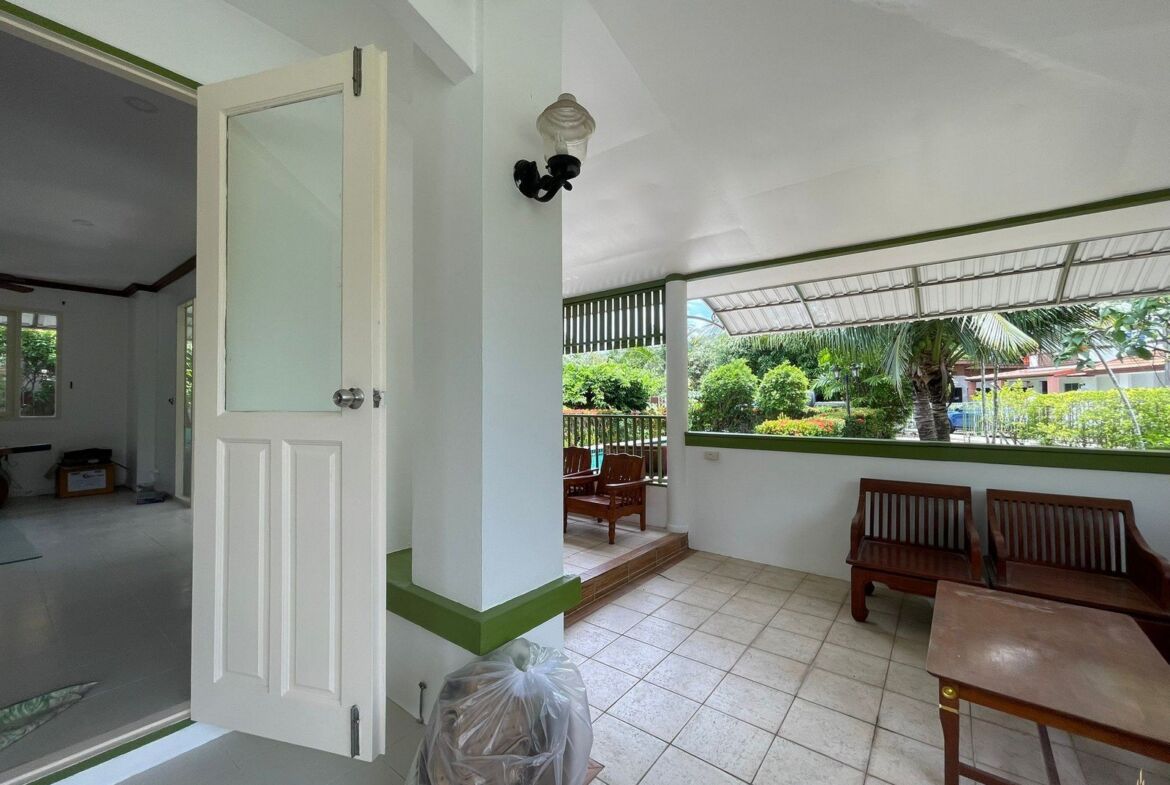 Cozy Pool House in Chalong