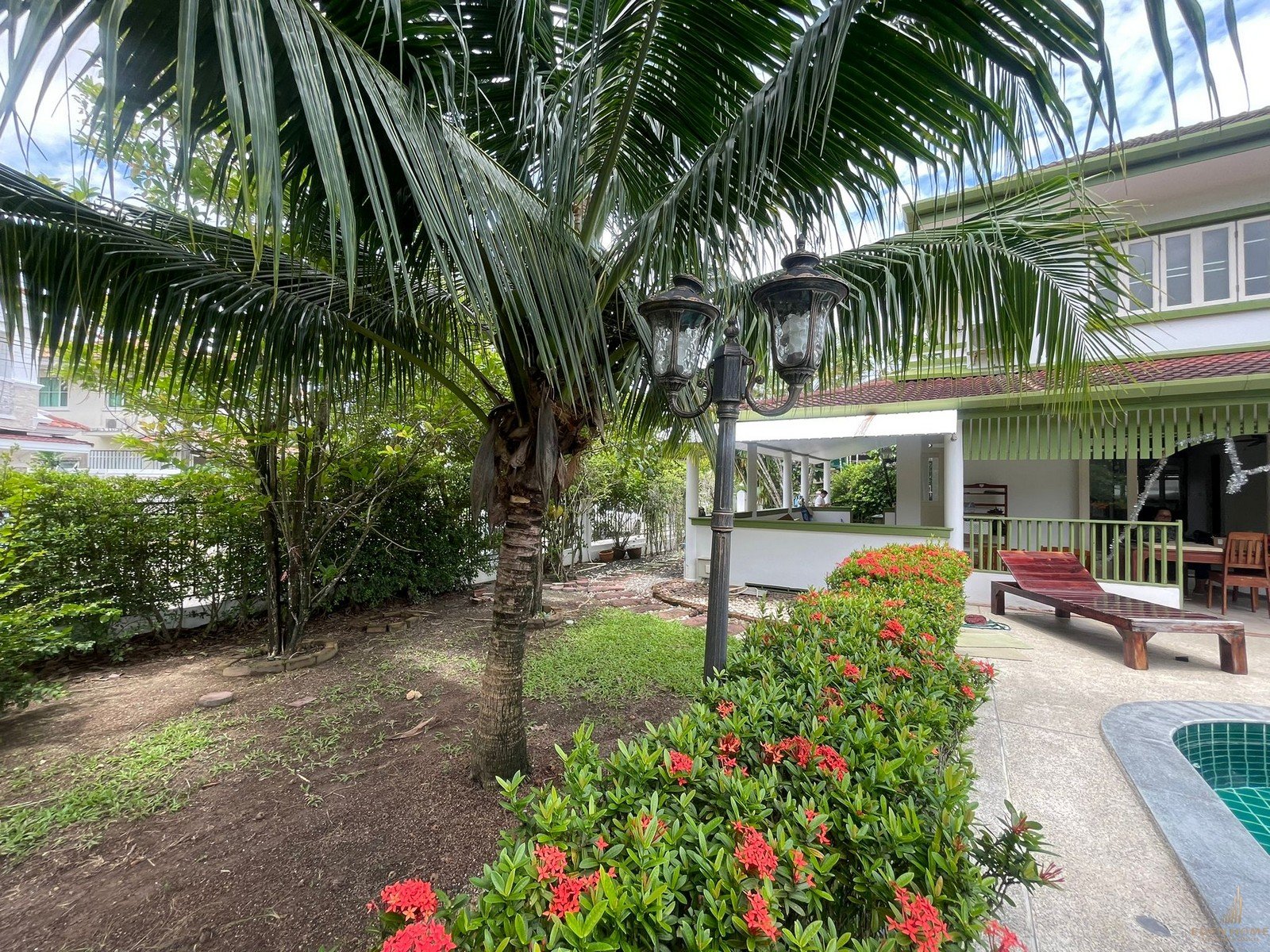 Cozy Pool House in Chalong