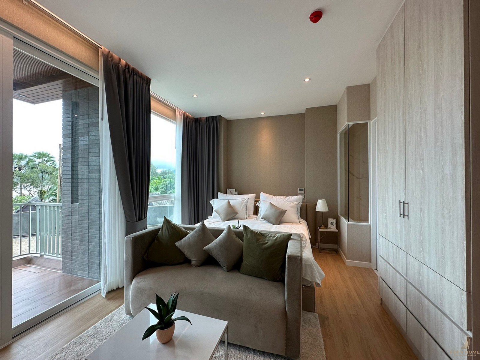 Luxurious Beachfront Apartments