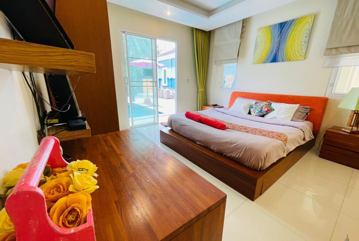 Modern 4-bedrooms pool villa at Chalong for Sale and Rent