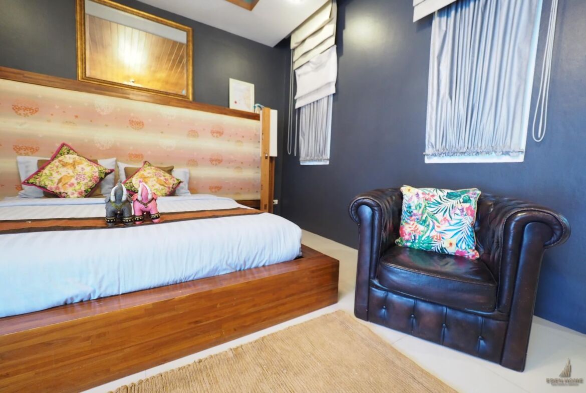 Modern 4-bedrooms pool villa at Chalong for Sale and Rent