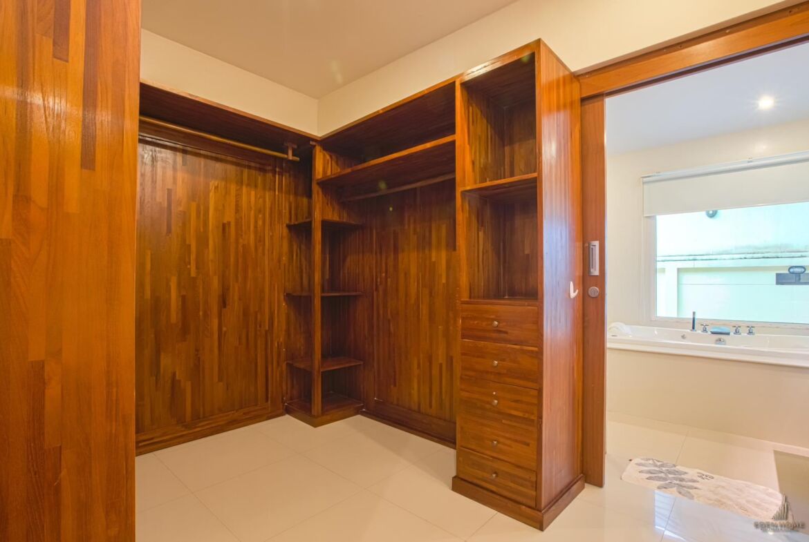 Modern 4-bedrooms pool villa at Chalong for Sale and Rent