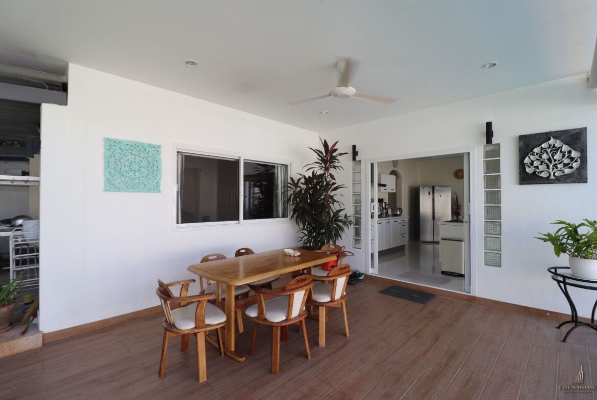 Modern 3-bedrooms pool villa at Rawai for Sale and Rent