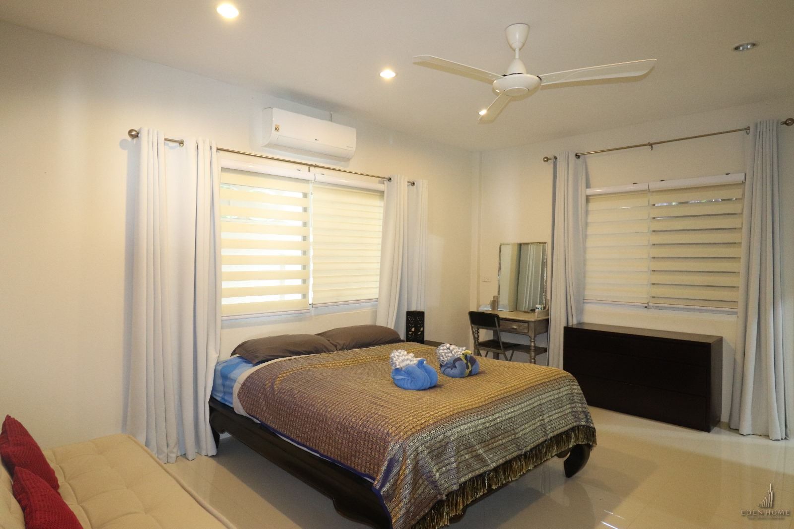 Modern 3-bedrooms pool villa at Rawai for Sale and Rent
