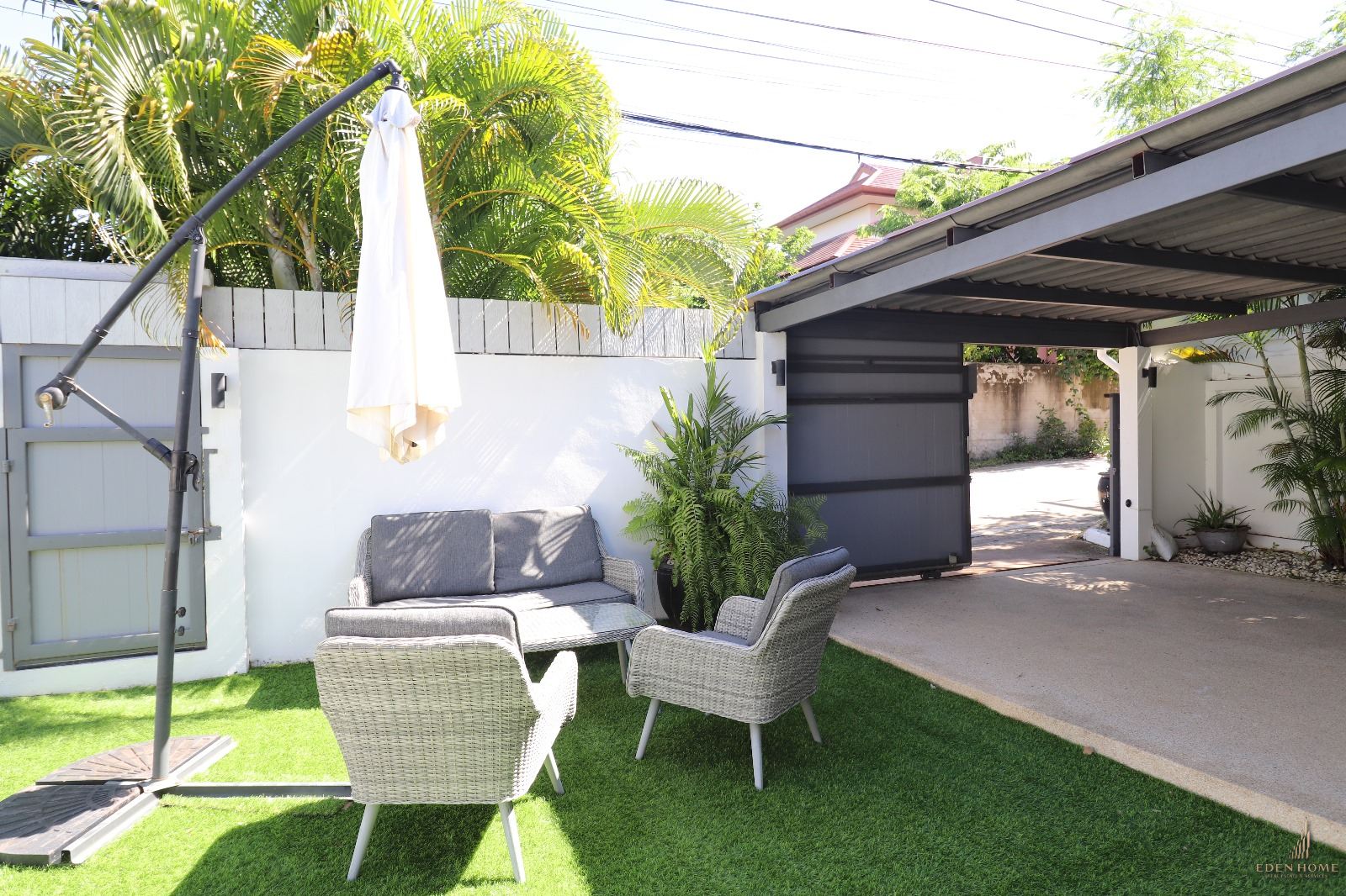 Modern 3-bedrooms pool villa at Rawai for Sale and Rent