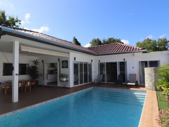 Modern 3-bedrooms pool villa at Rawai for Sale and Rent