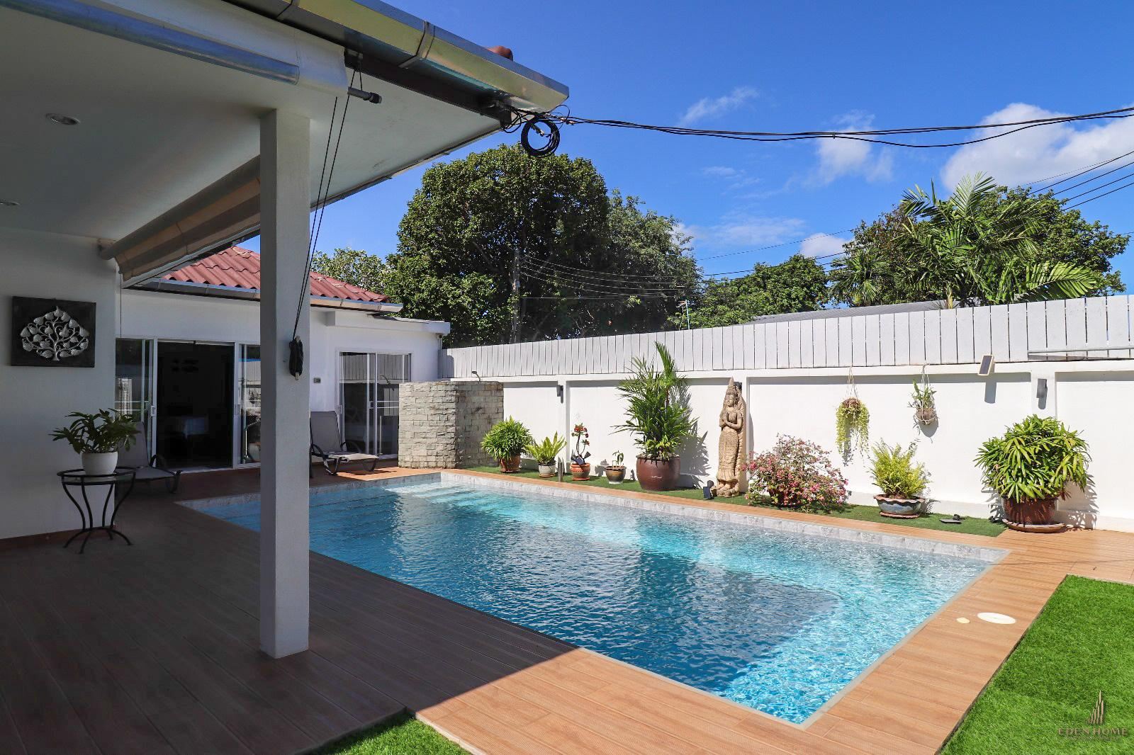 Modern 3-bedrooms pool villa at Rawai for Sale and Rent