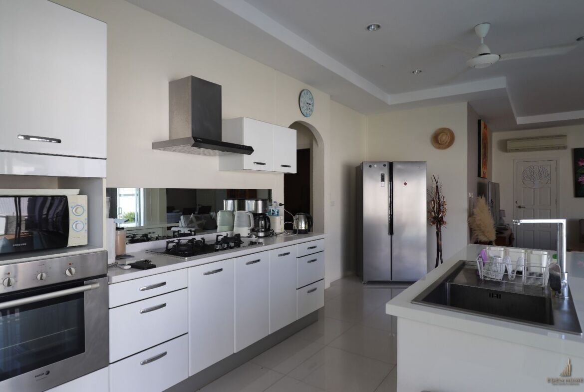 Modern 3-bedrooms pool villa at Rawai for Sale and Rent