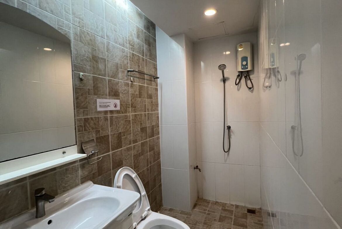 Condominium 2 Bedroom Prime location at Chalong for rent