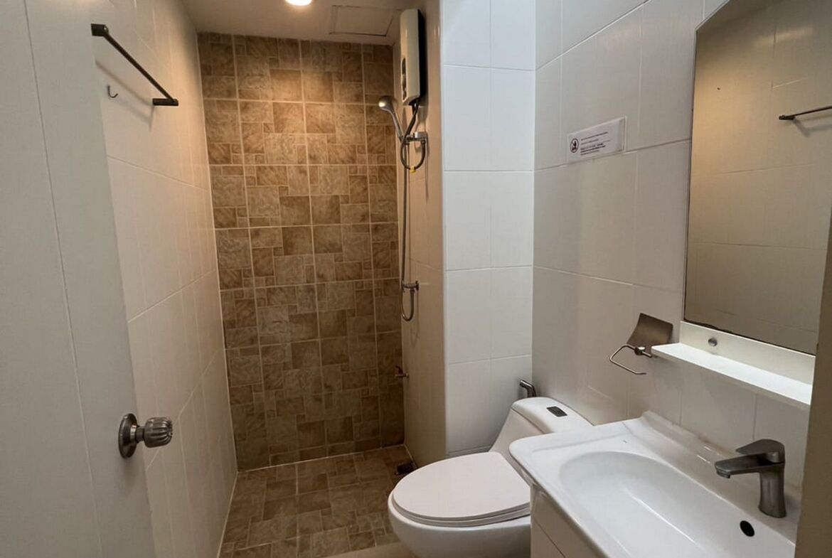 Condominium 2 Bedroom Prime location at Chalong for rent