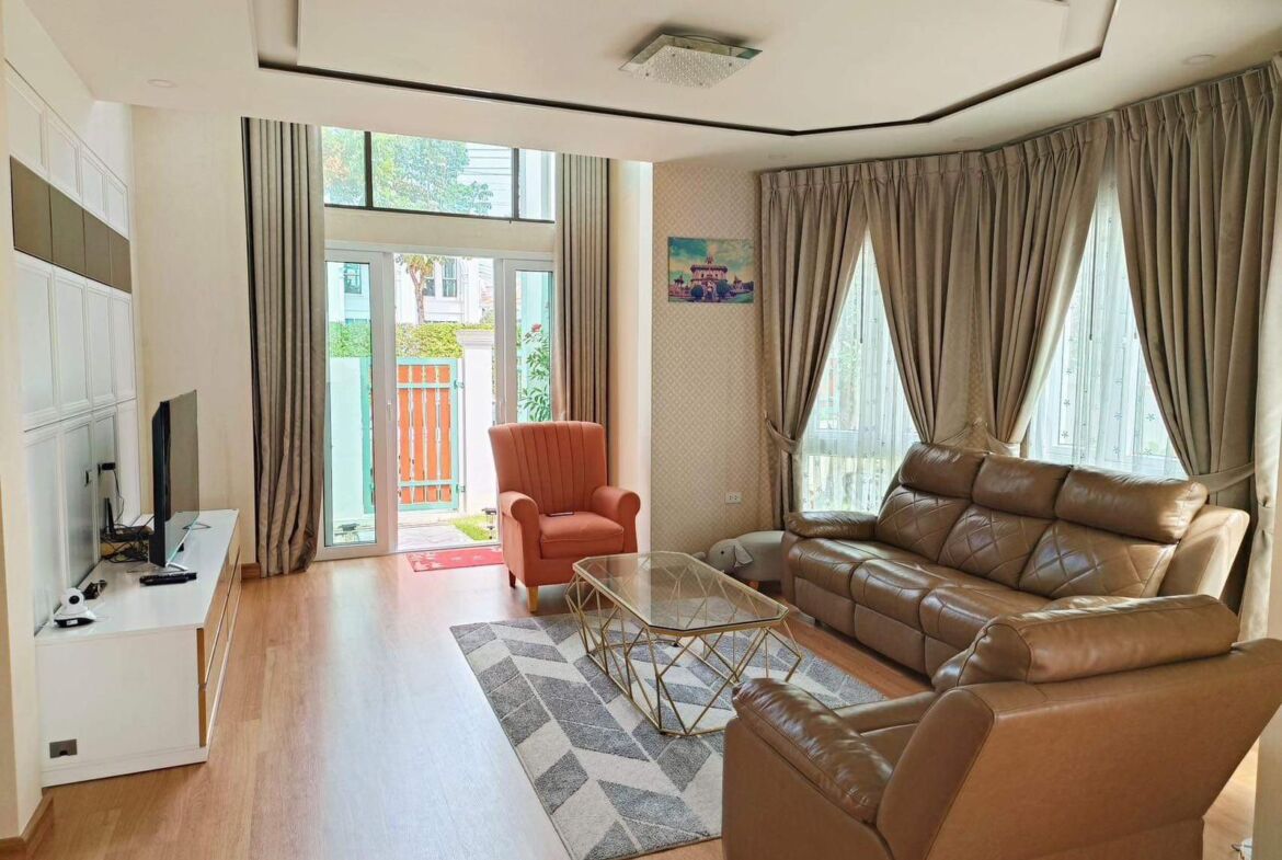 House 4 bedrooms for rent at Koh Keao