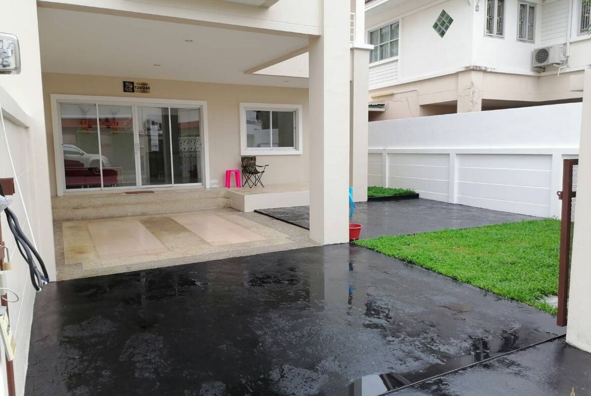 Townhouse for rent at Phuket town