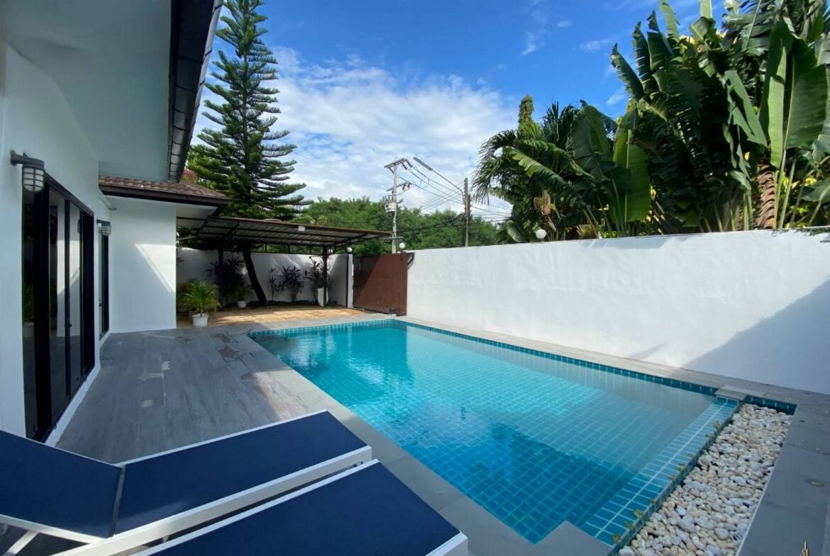 Striking Pool Villa in Rawai For Rent !!!