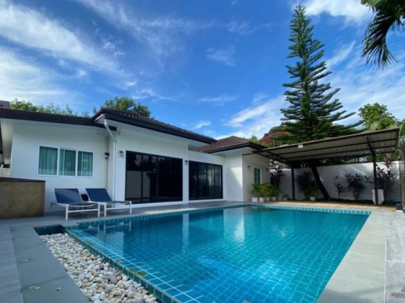 Striking Pool Villa in Rawai For Rent !!!
