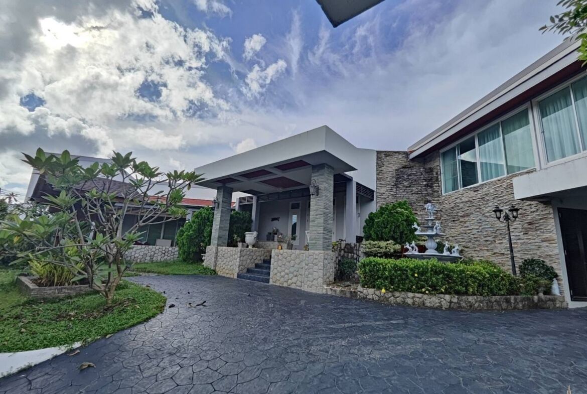 Peaceful Villa in Chalong for Rent