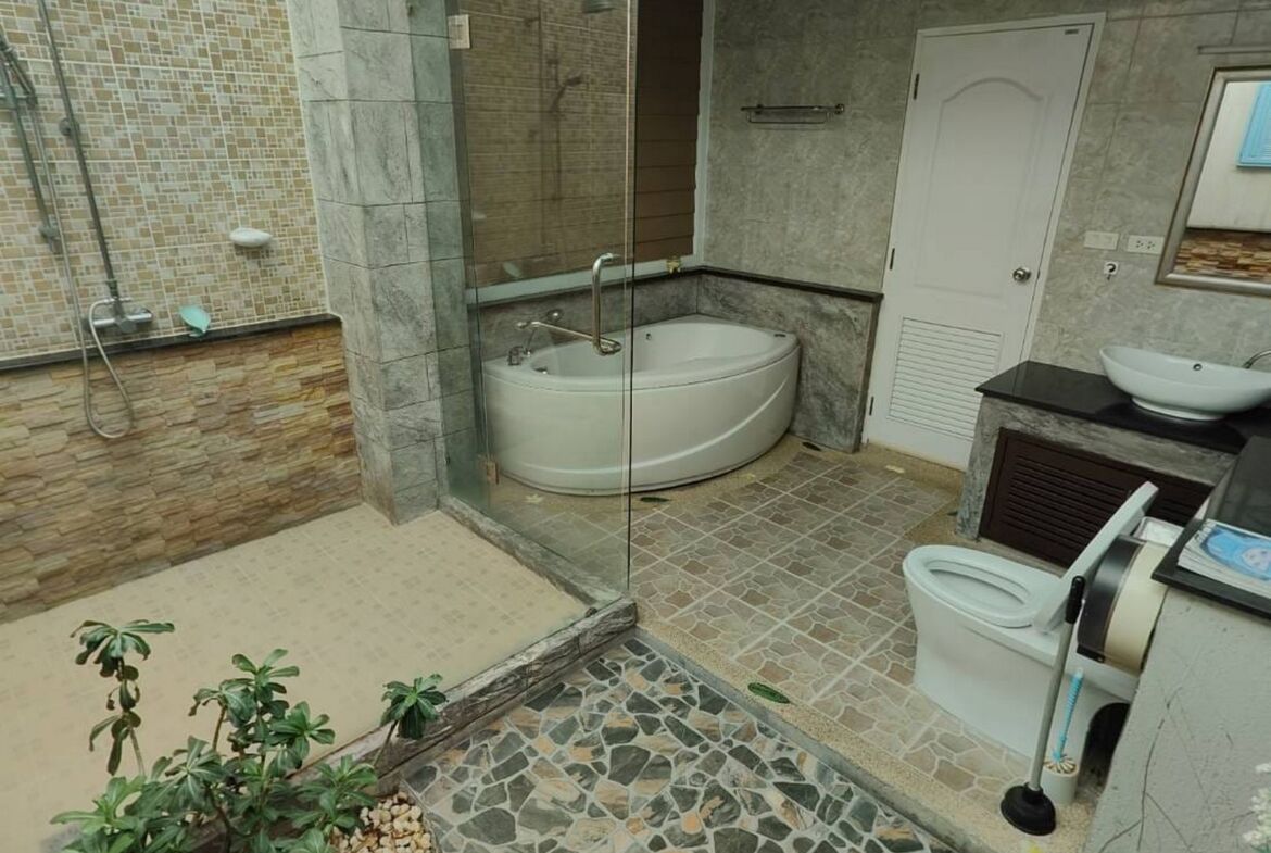 Peaceful Villa in Chalong for Rent
