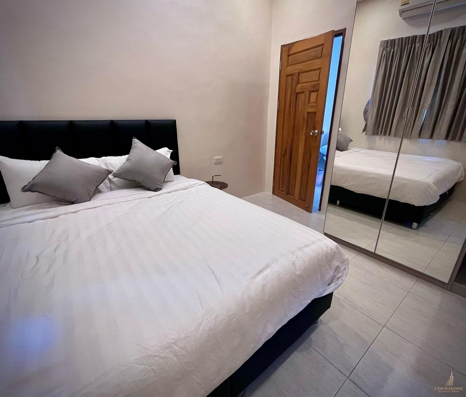 Quiet pool villa for sale and rent at Pasak