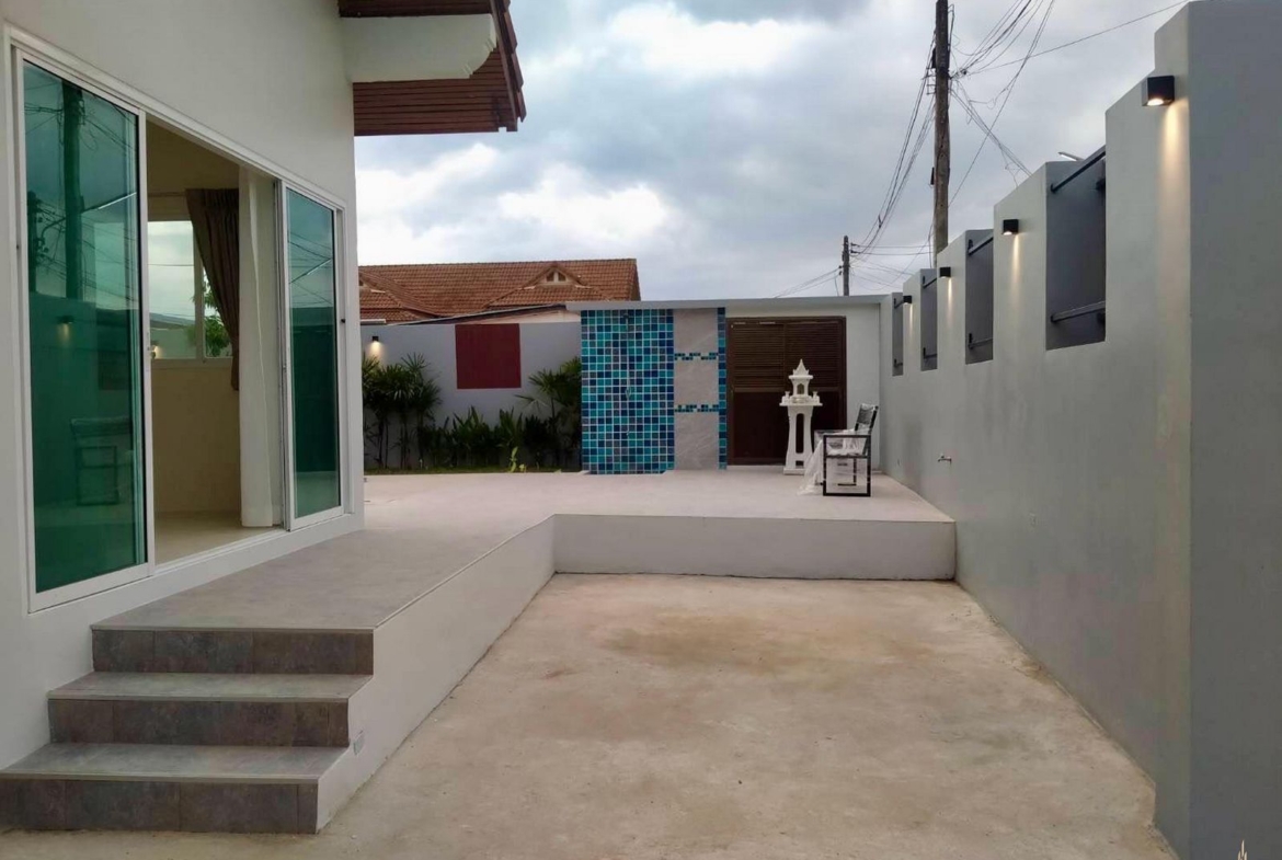 Quiet pool villa for sale and rent at Pasak