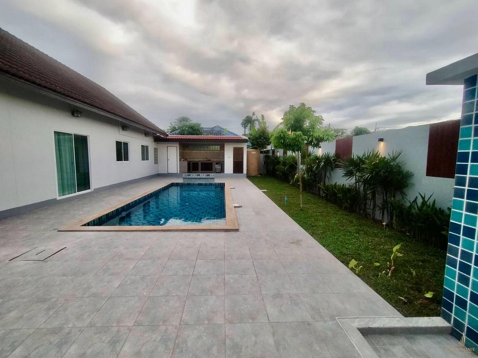 Quiet pool villa for sale and rent at Pasak