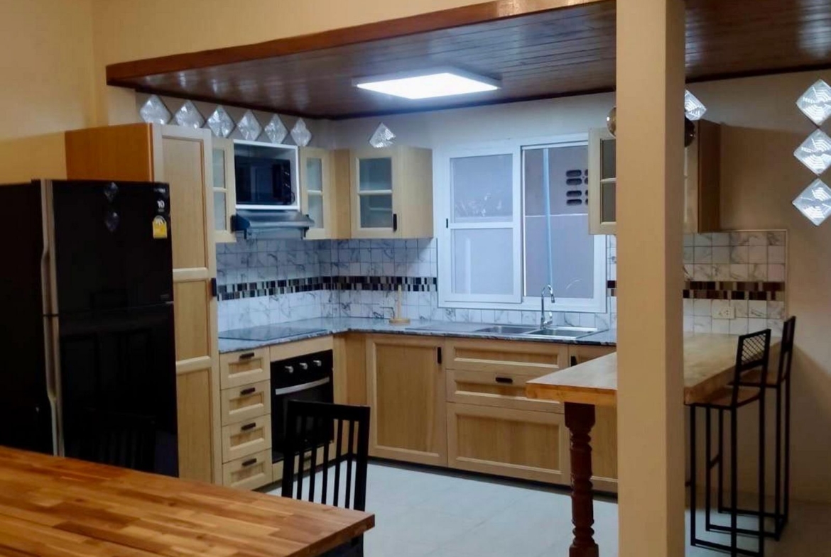 Quiet pool villa for sale and rent at Pasak