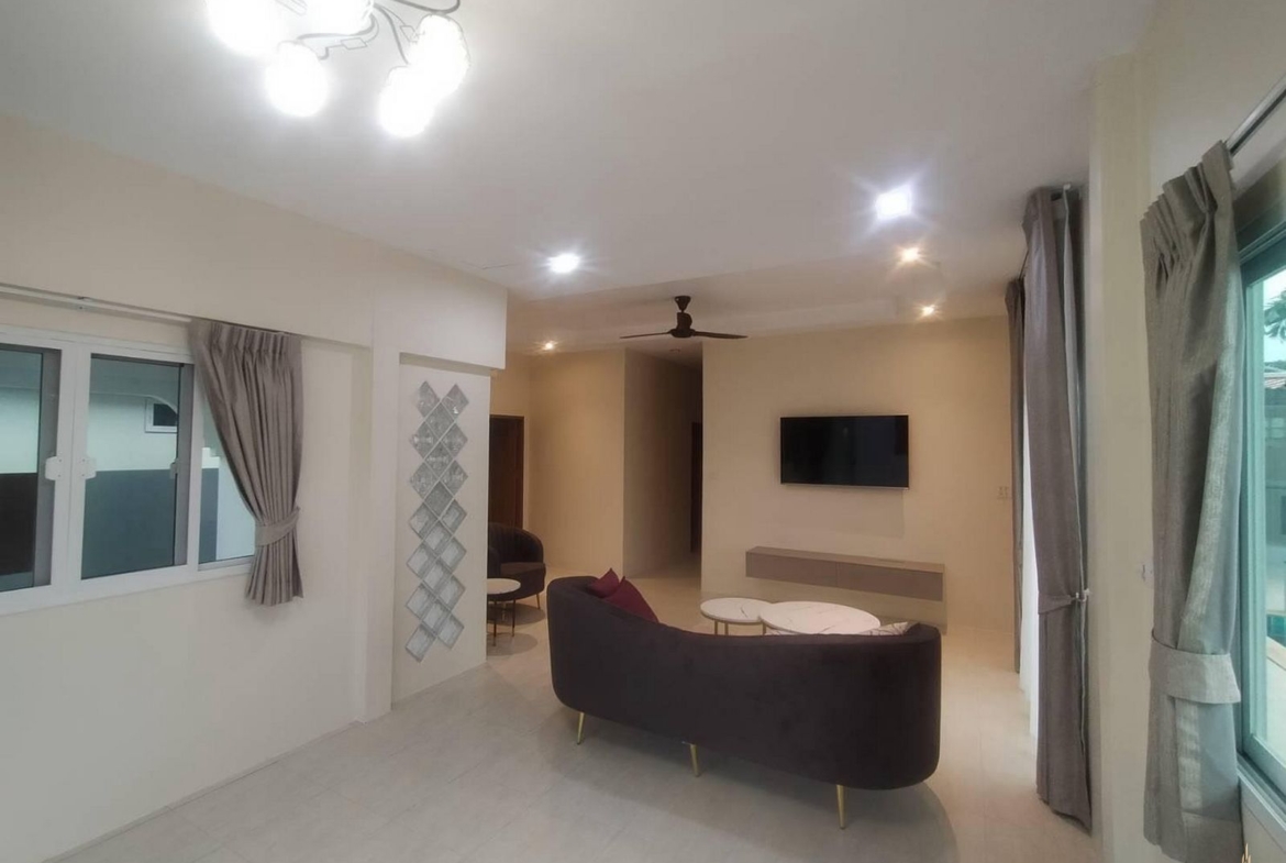 Quiet pool villa for sale and rent at Pasak
