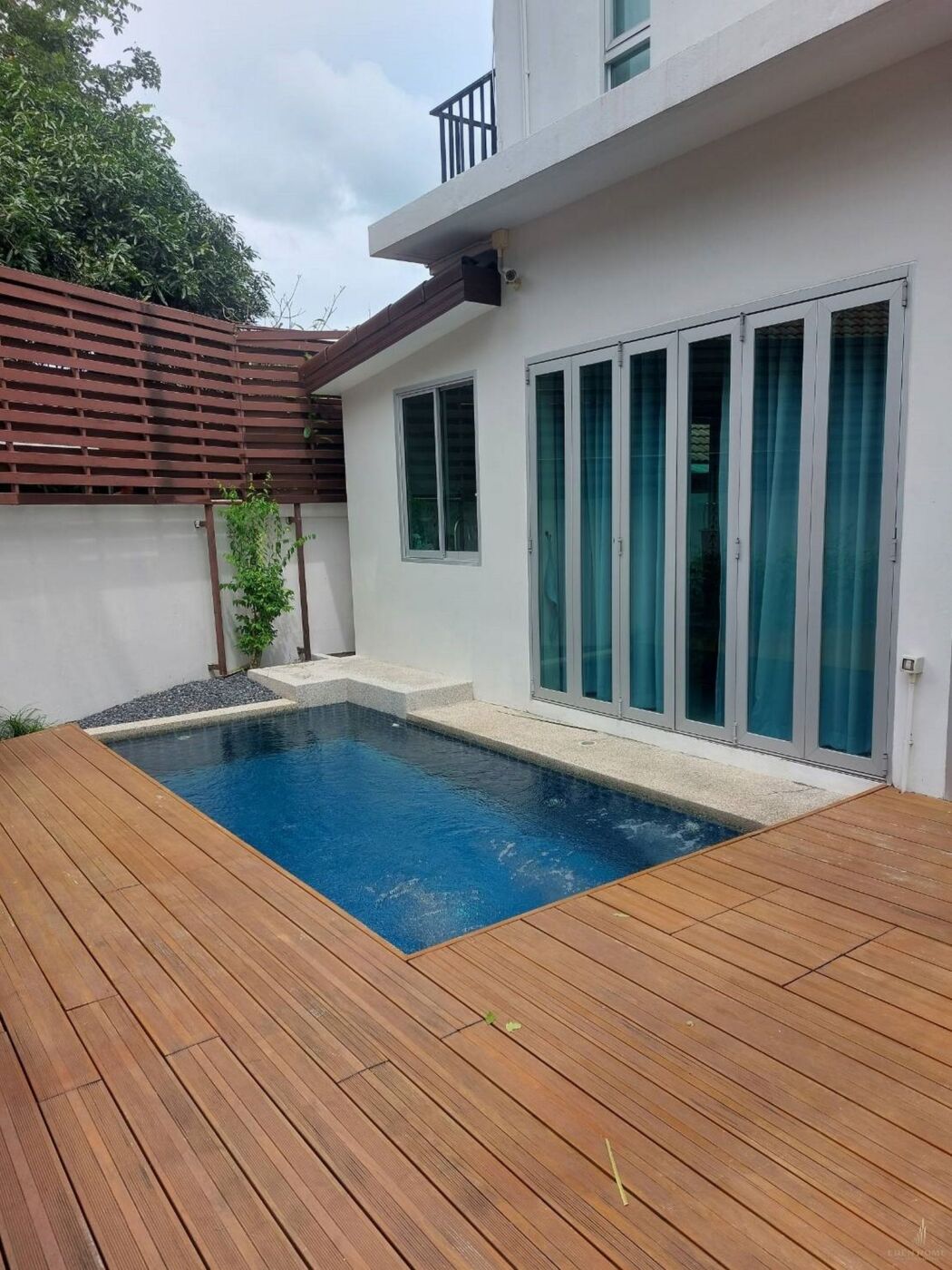 Private pool villa at Chalong for rent