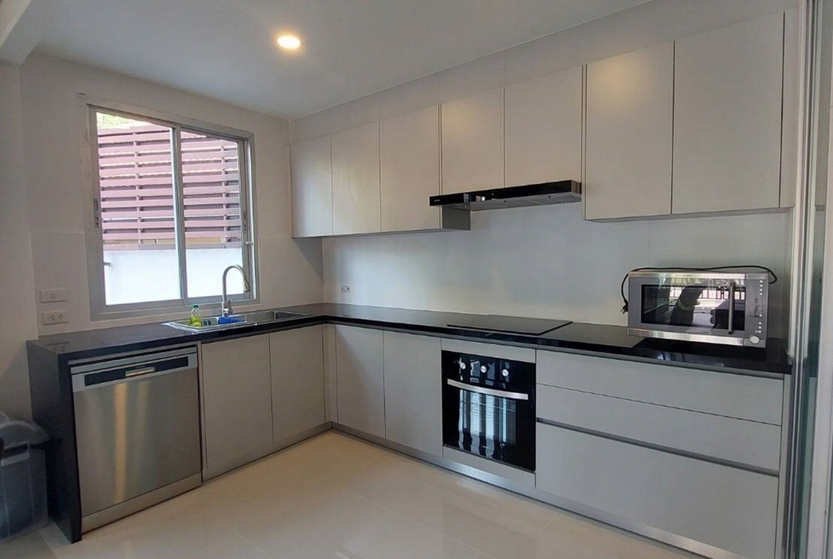 Private pool villa at Chalong for rent