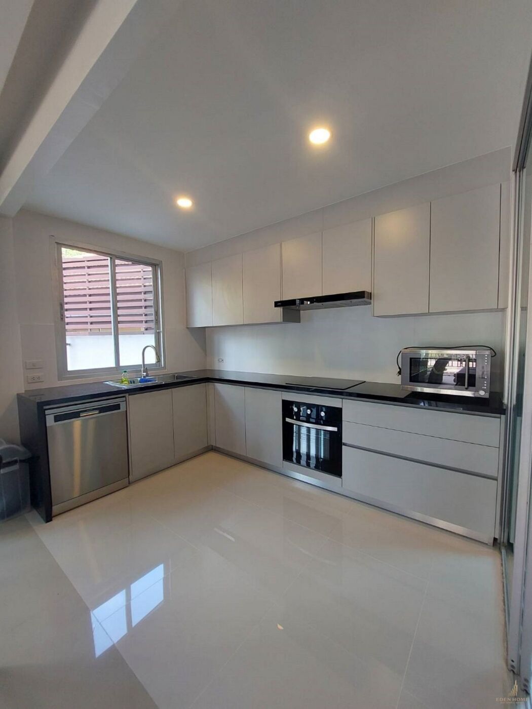 Private pool villa at Chalong for rent