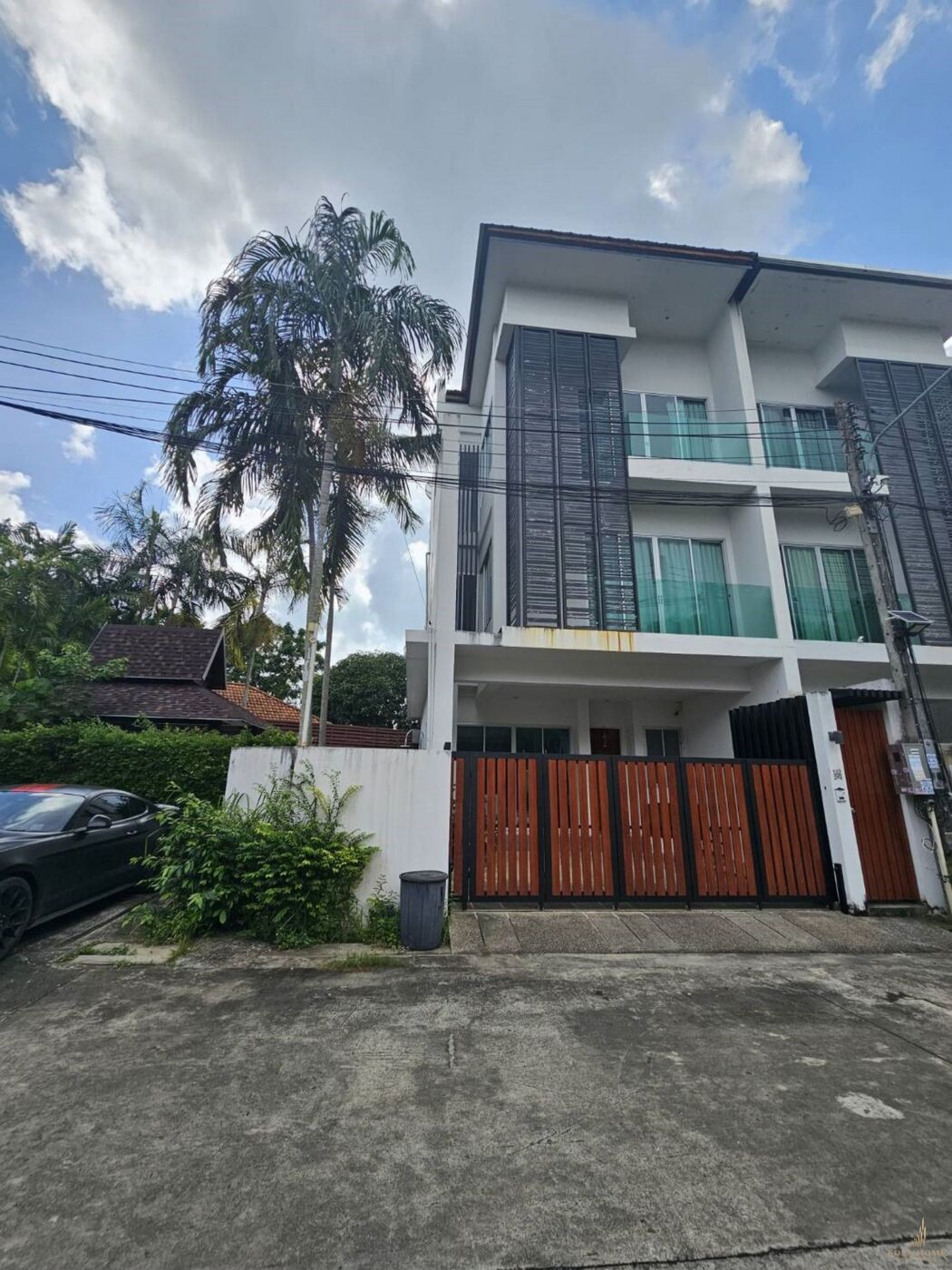 Private pool villa at Chalong for rent