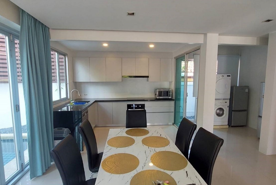 Private pool villa at Chalong for rent