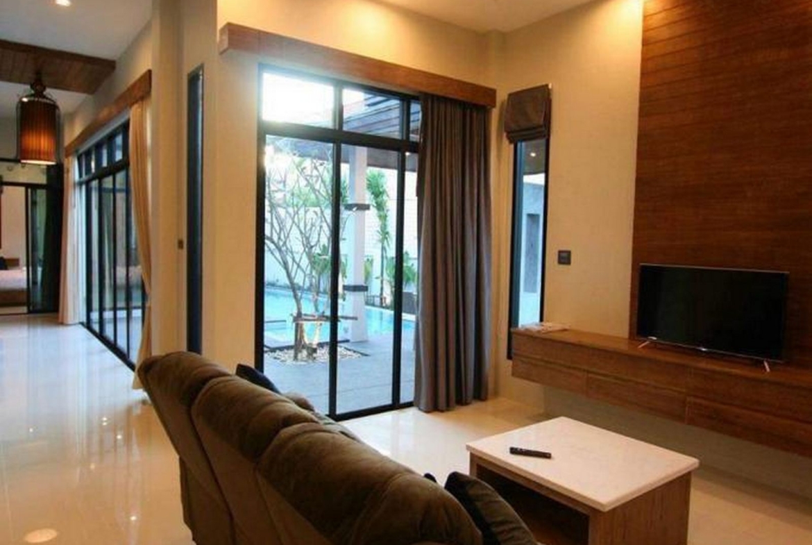 1-story pool villa for rent in Chalong !!