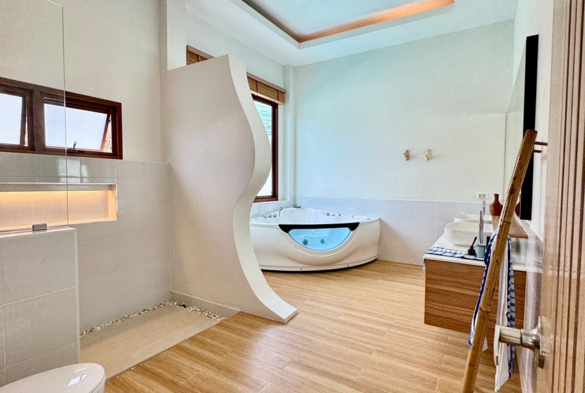 Modern Pool house newly renovated Available in Chalong!!