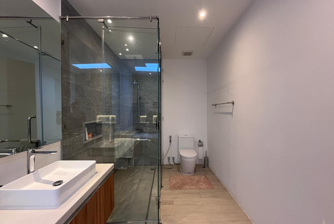 Tropical luxury villa for rent and sale at Thalang