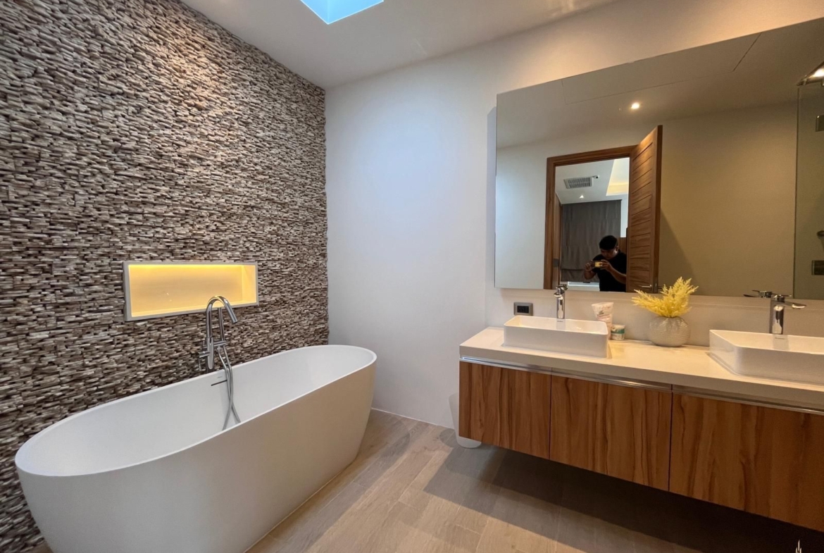 Tropical luxury villa for rent and sale at Thalang