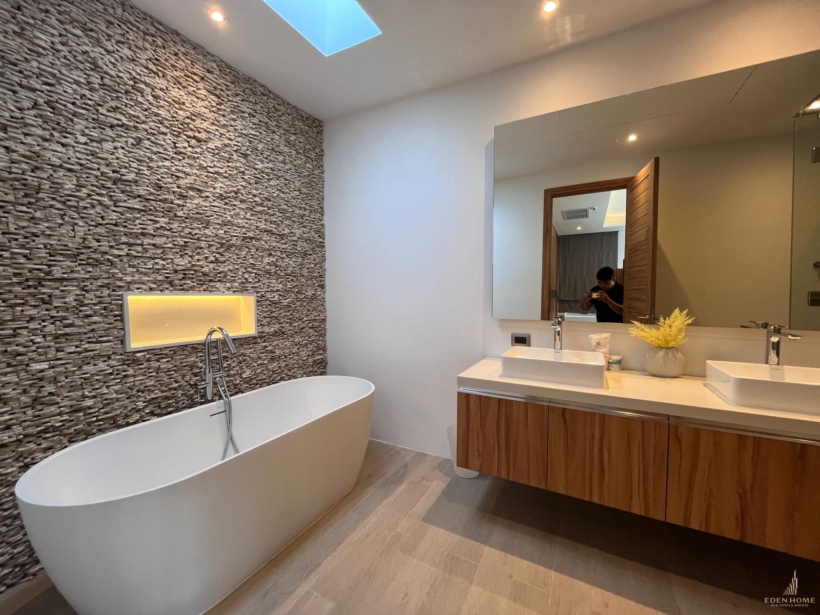 Tropical luxury villa for rent and sale at Thalang