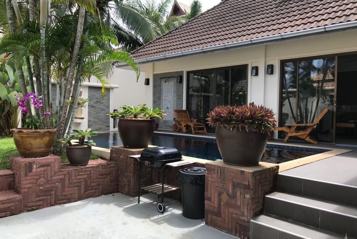 Private pool villa for rent at Rawai