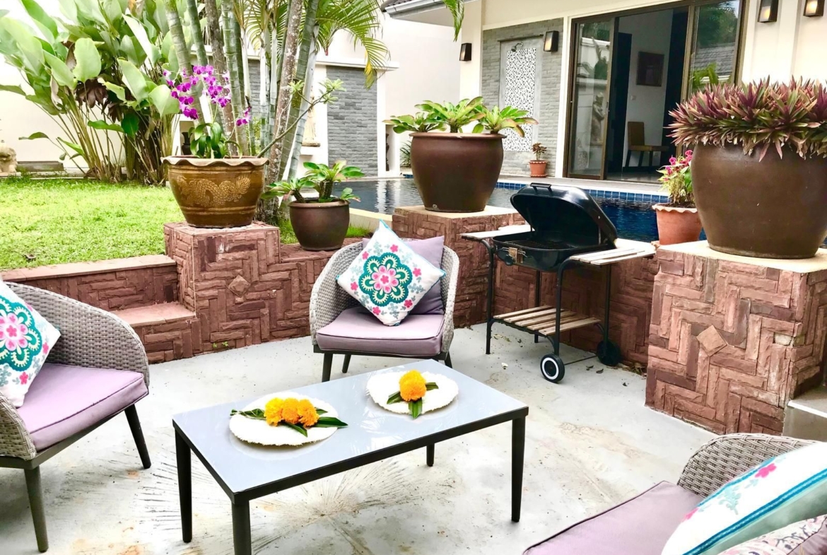 Private pool villa for rent at Rawai