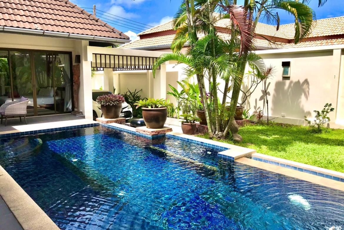Private pool villa for rent at Rawai