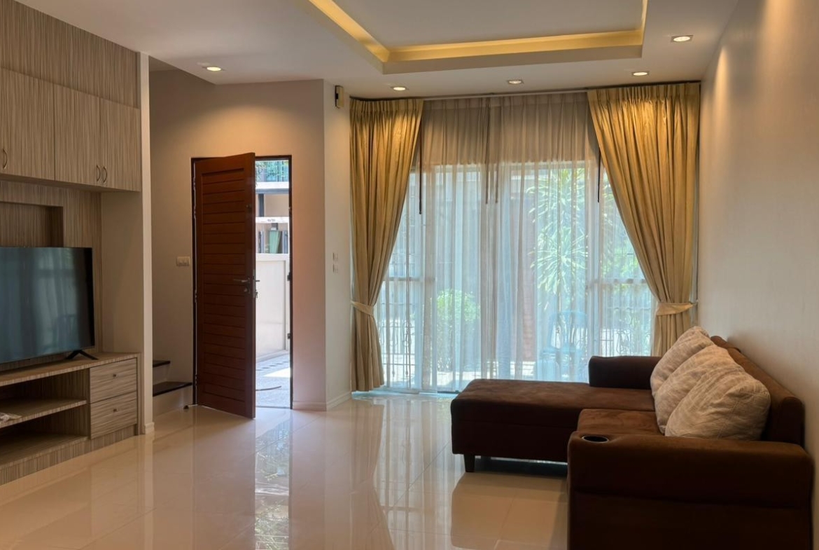 Spacious Townhouse in Chalong