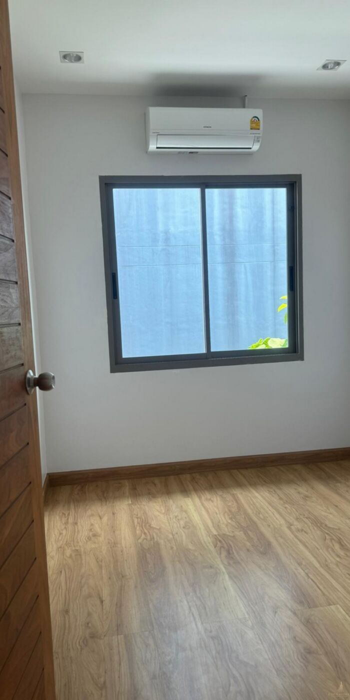 Spacious Townhouse in Chalong