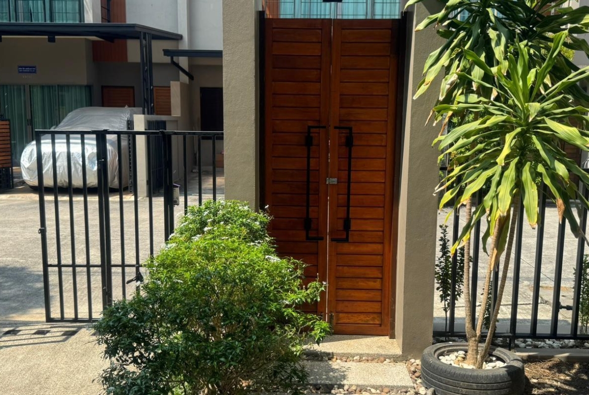 Spacious Townhouse in Chalong