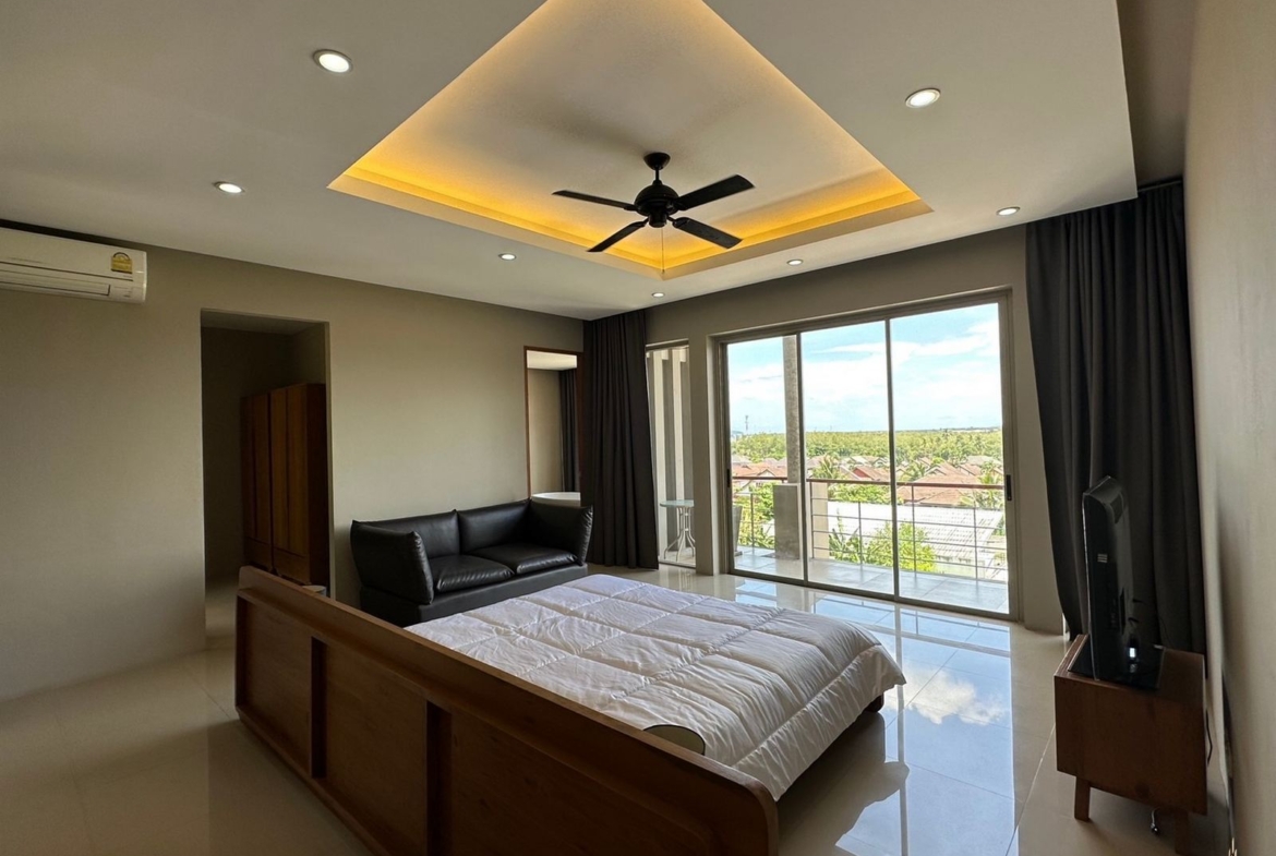 Modern Pool Villa newly Available in Chalong!!