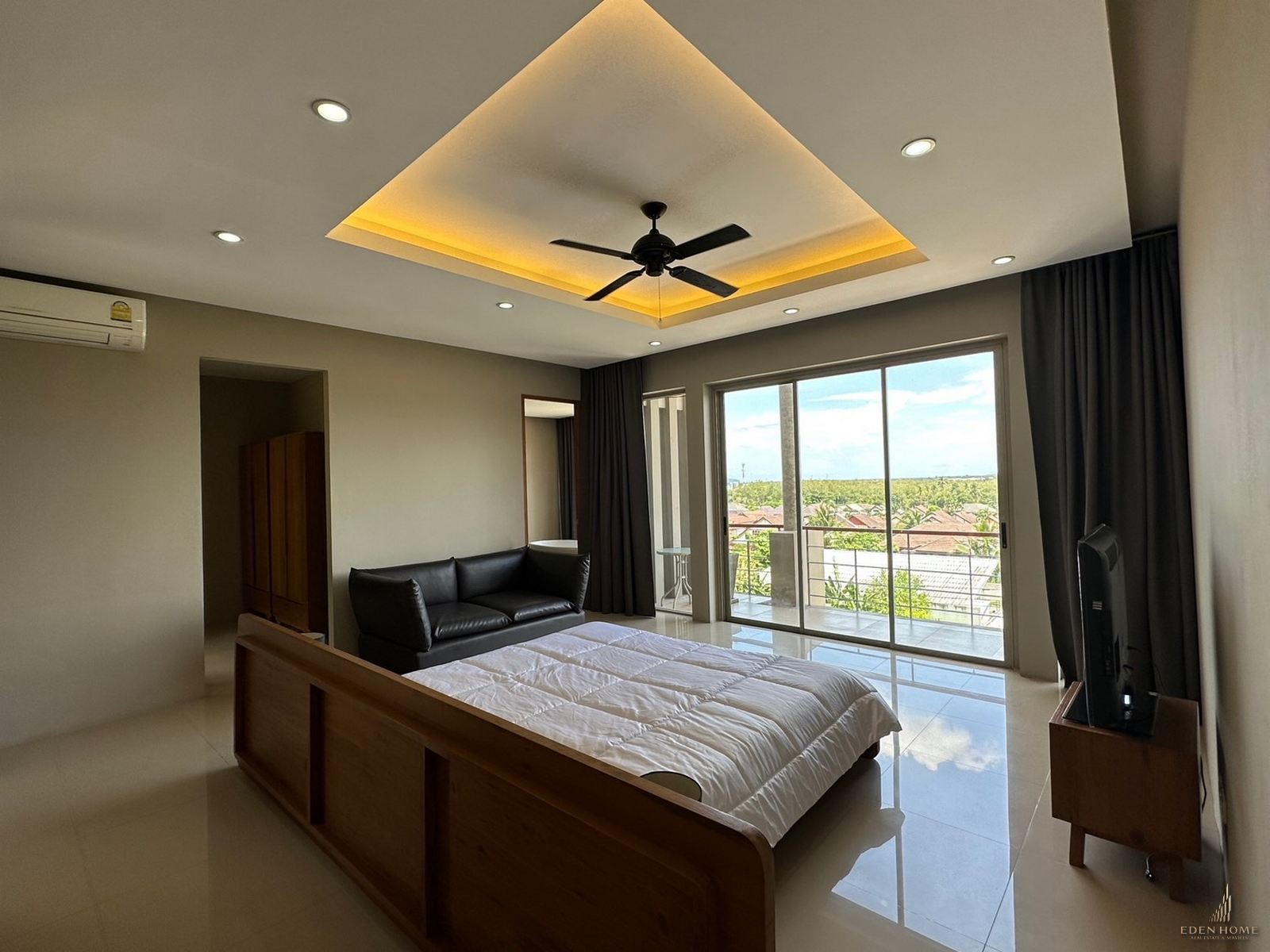 Modern Pool Villa newly Available in Chalong!!