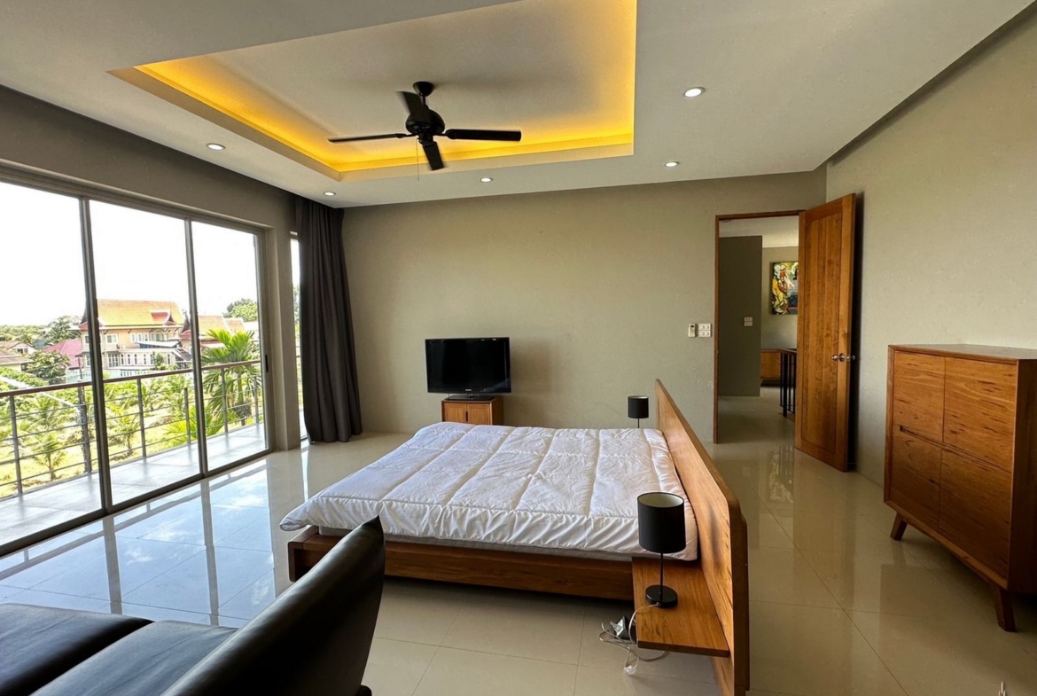 Modern Pool Villa newly Available in Chalong!!