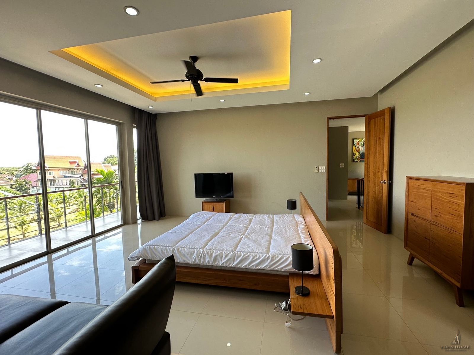 Modern Pool Villa newly Available in Chalong!!