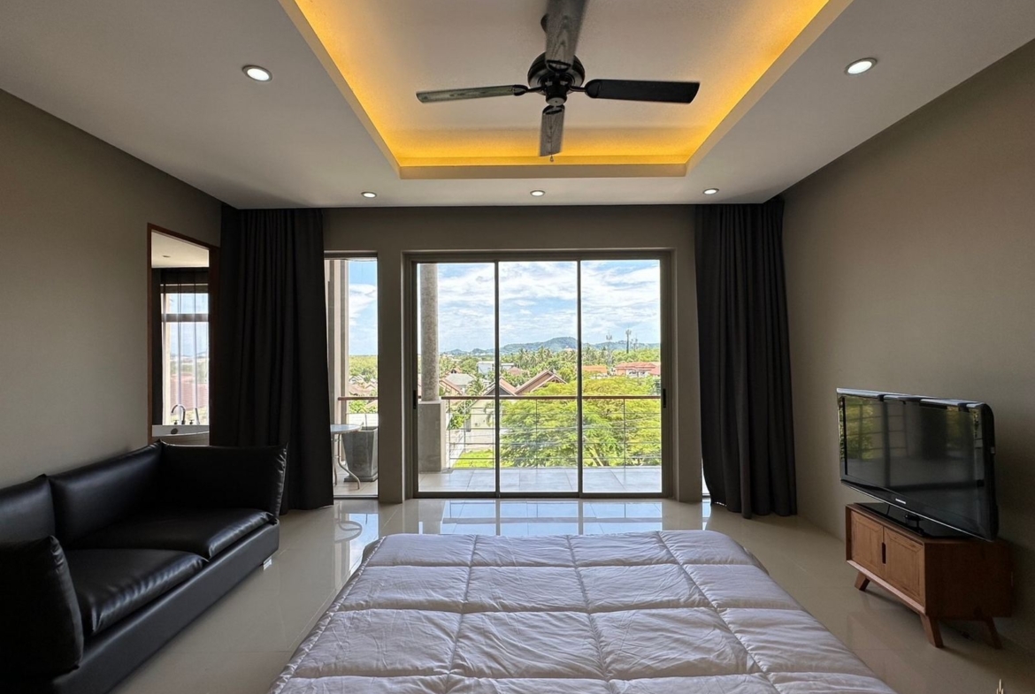 Modern Pool Villa newly Available in Chalong!!